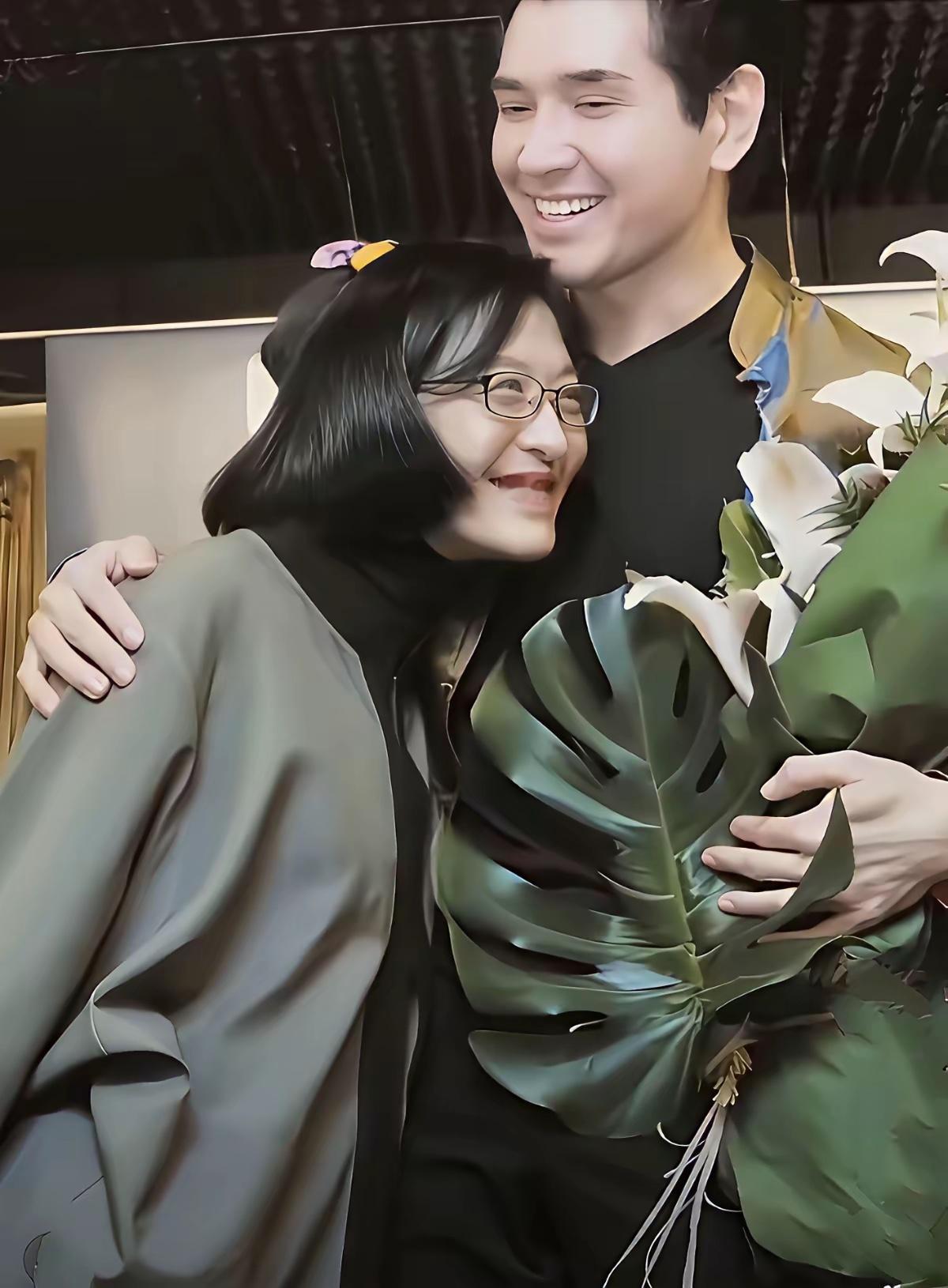 费翔生来多情，还是叶倩文看得开，早早的就嫁给了林子祥！ 