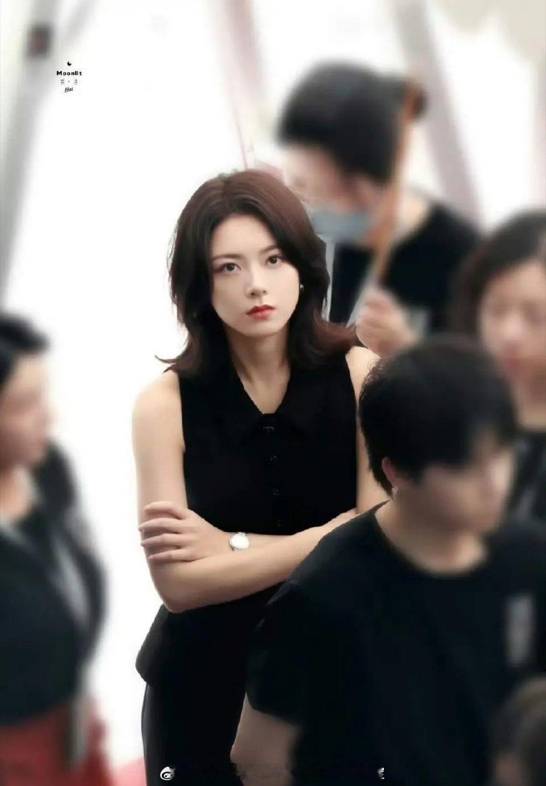 赵今麦《无可替代》开机路透 ​​​