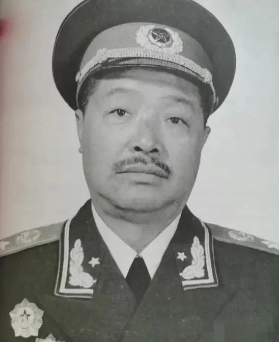 贺龙很关心陈毅元帅的家人。他专门对成都军区司令员贺炳炎交待说，陈老总是四川人，生