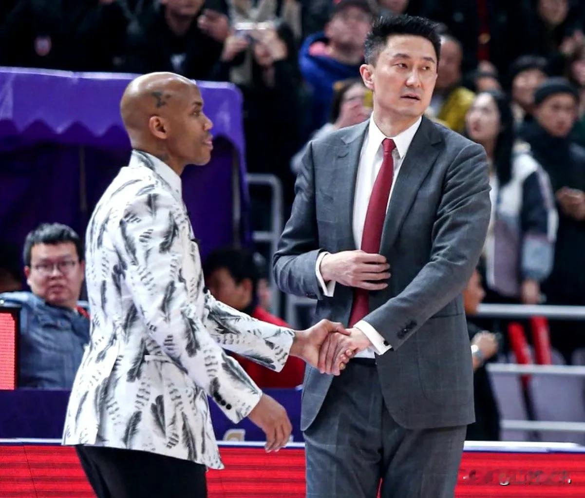 马布里借用杨翰森的“文明”一词，将15年前杜锋被查尔斯揍了一拳打晕的事情抬了出来