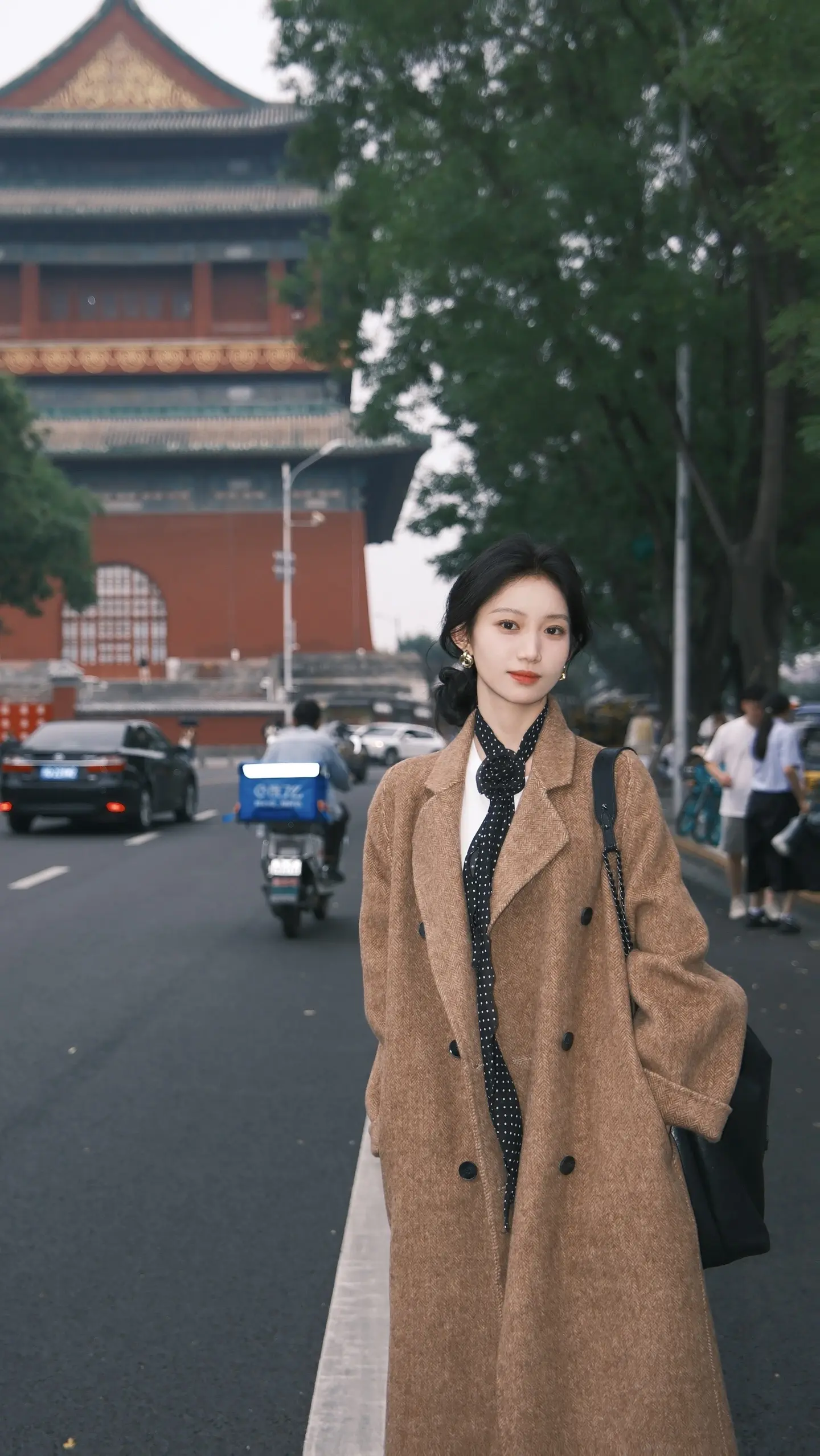 这个秋天总要来趟北京吧，逛逛鼓楼感受一下什刹海的落日晚风