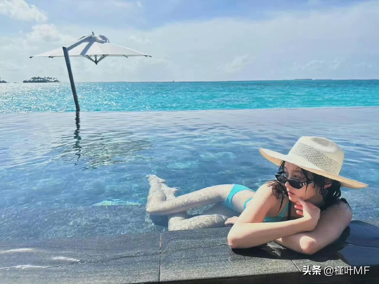 国民闺女在外网晒泳装照，这身材以及这大长腿好美啊！不管外边怎么传她和鹿晗分手的事