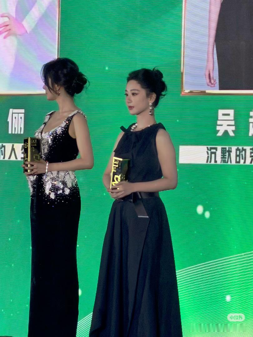 路人原相机拍到的杨紫美丽端庄大气，好美