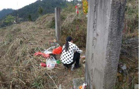 2006年，广西一女子给丈夫上坟的时候，竟然听到坟里传出丈夫的呼喊声，女子壮着胆