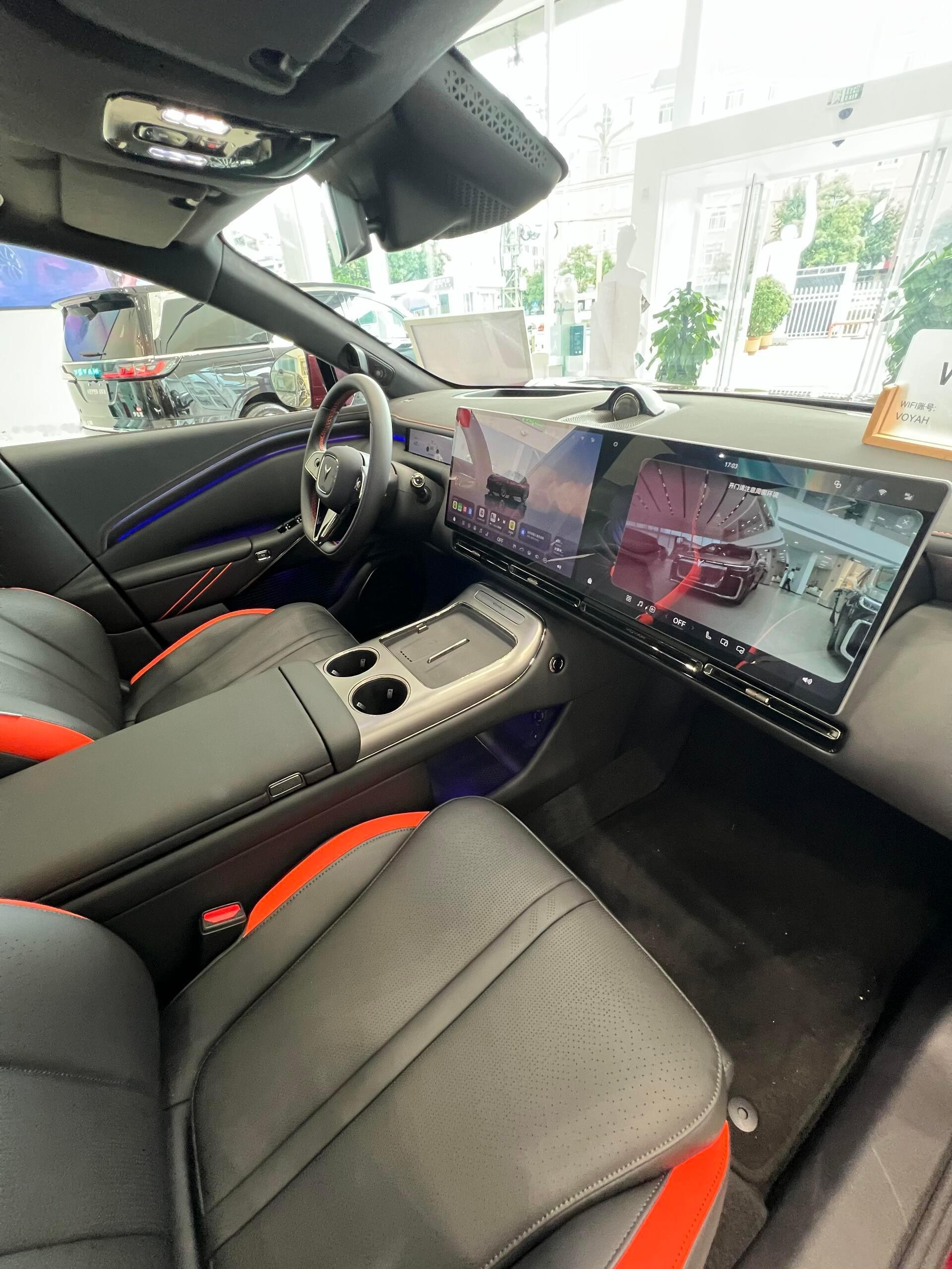 中大型纯电SUV轴距3000，全系华为乾崑ADS 5四激光，800V 5C十分钟