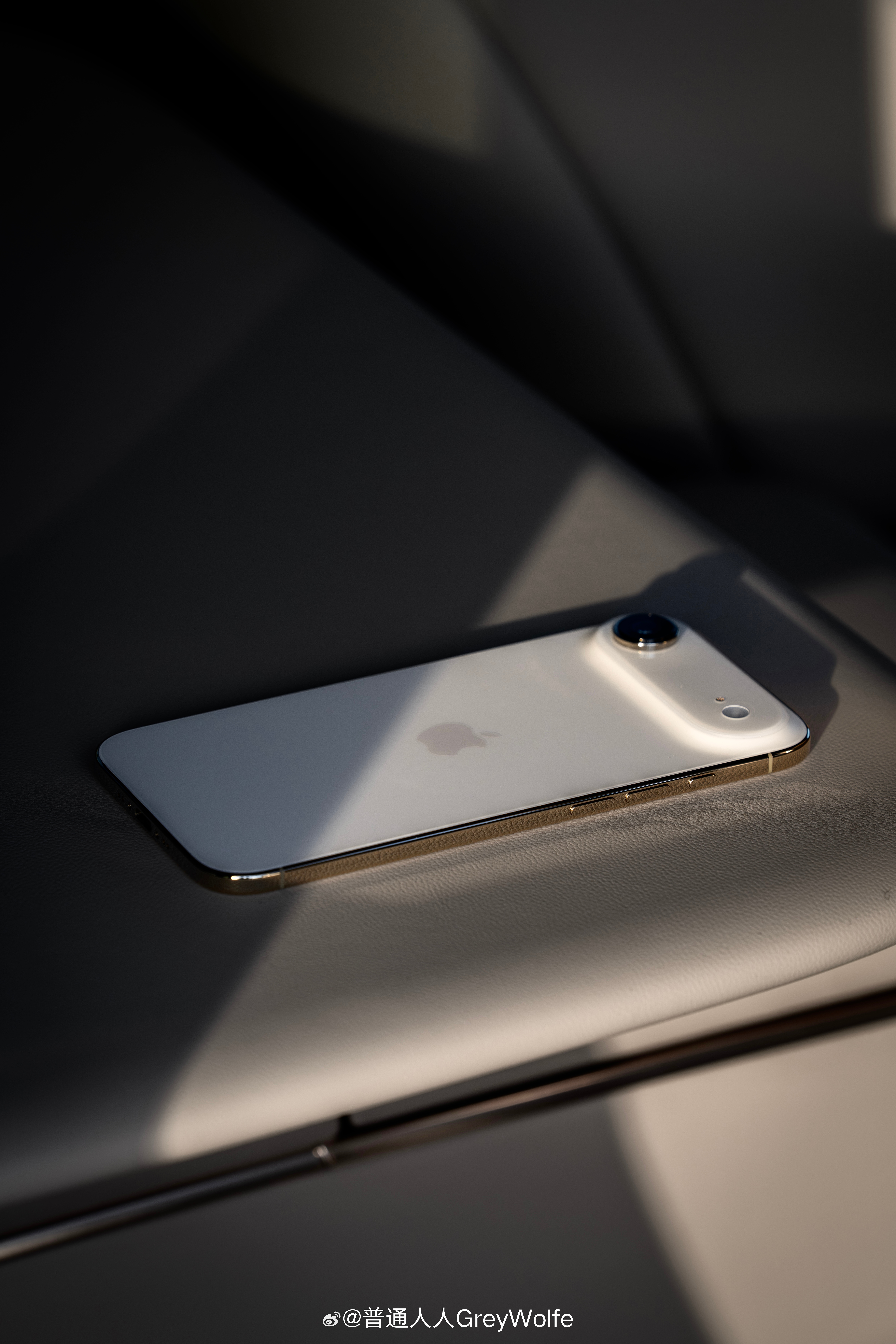 在持有OPPO影像旗舰的情况下，把iPhone Air作主力机对我来说完全OK，