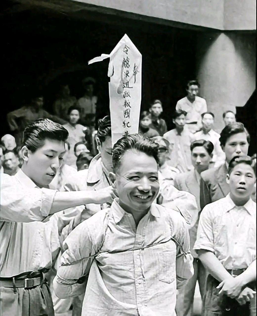 1949年，臭名昭彰的汉奸朱大同被枪毙，在执刑前，周围对他骂声不断，可他脸上却挂