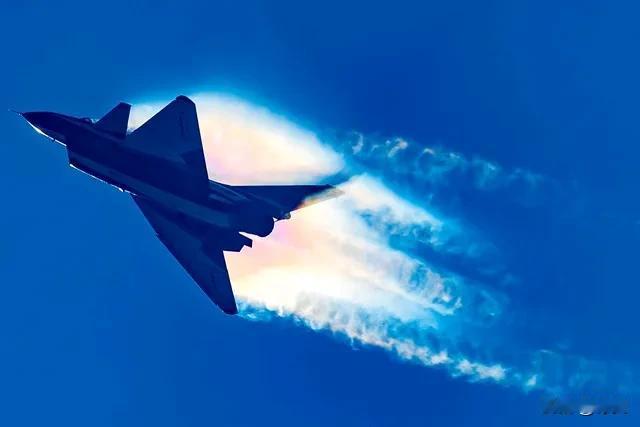 美国的再次“伟大”，可能要“黄”了！
开年，中国六代机霸气一击，接着小红书等新兴