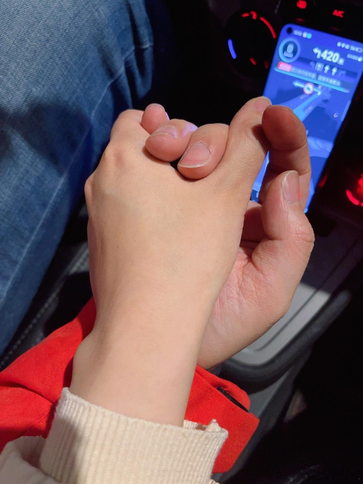 两口子再一次牵手打了一次怪。这几年都在打怪，不容易，希望大家都能顺顺利利的[心]