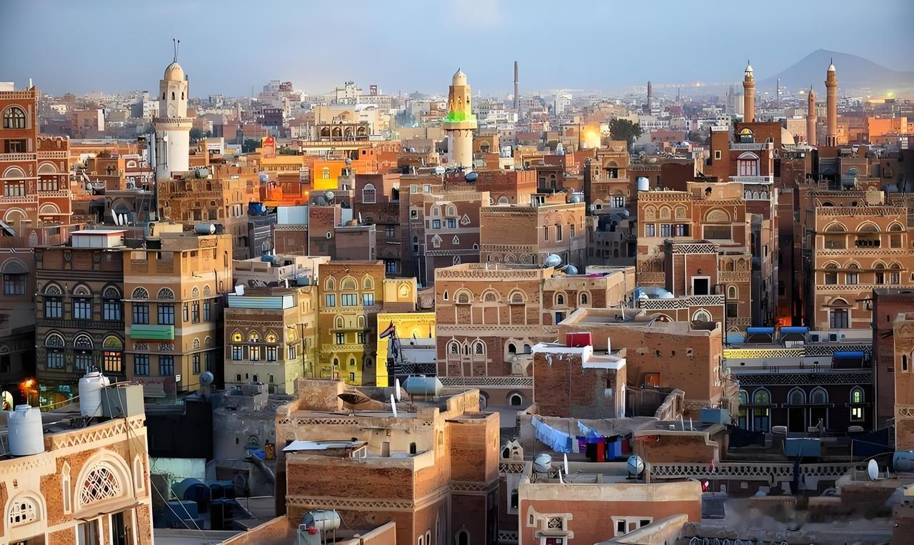 突发！沙特空袭也门迈赫拉省
 
2026年1月4日，也门东部迈赫拉省地方官员证实