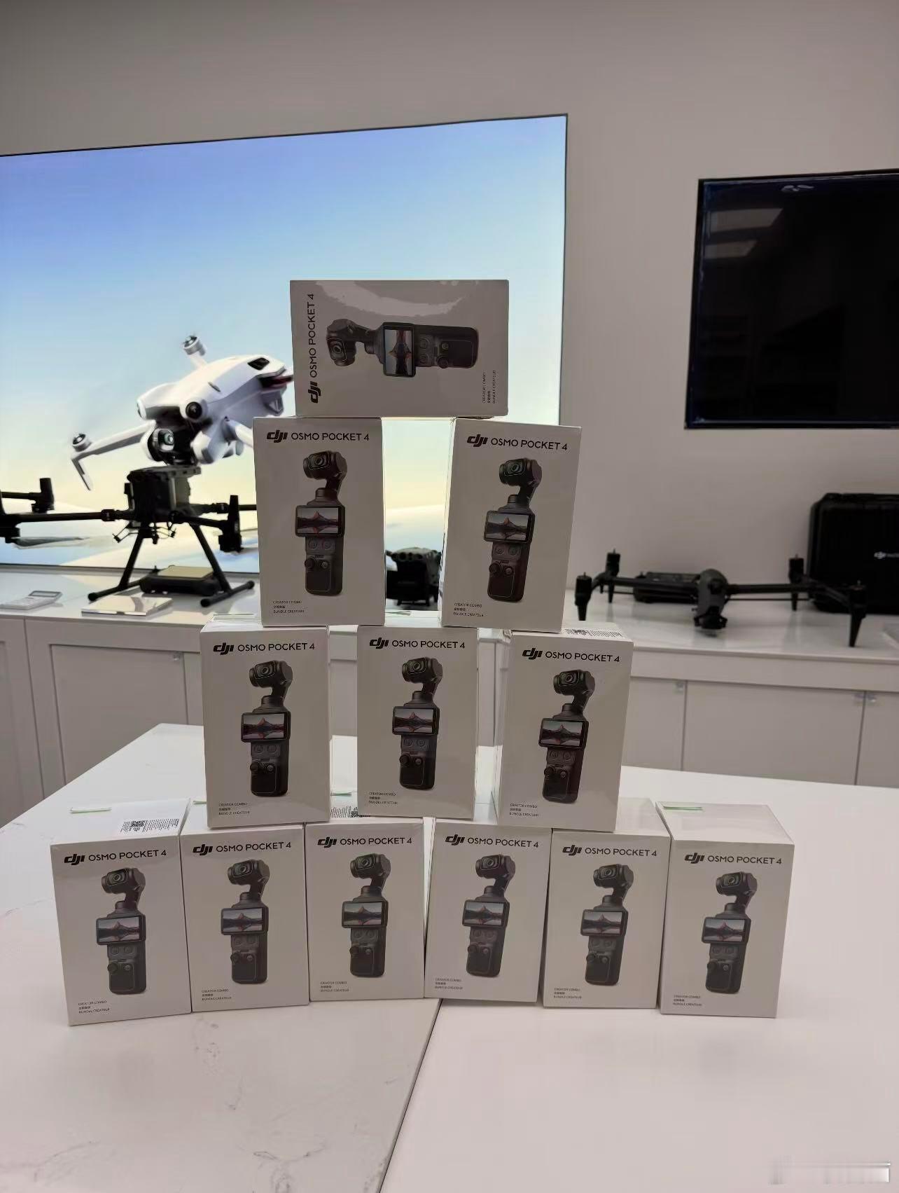 大疆Pocket4很多门店都已经到货了，相关的配置信息还在解禁期。 