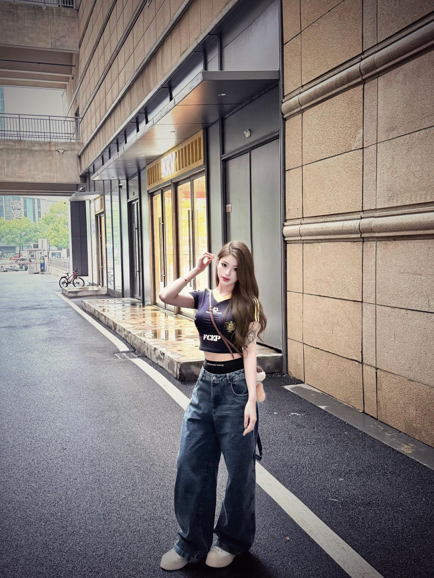 不知道啊反正音乐很拽(•́₃•̀)