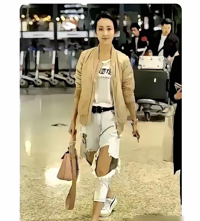 这是女演员王鸥？太酷飒拽了，好看好看。王鸥是集颜值与气质于一身的女演员，原来王鸥