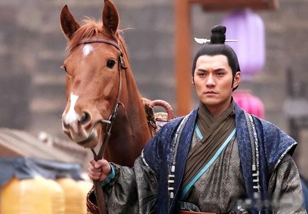 大唐名将秦琼卧病在床长达 12 年。这期间，李世民从未亲自探望过他，只是派遣御医