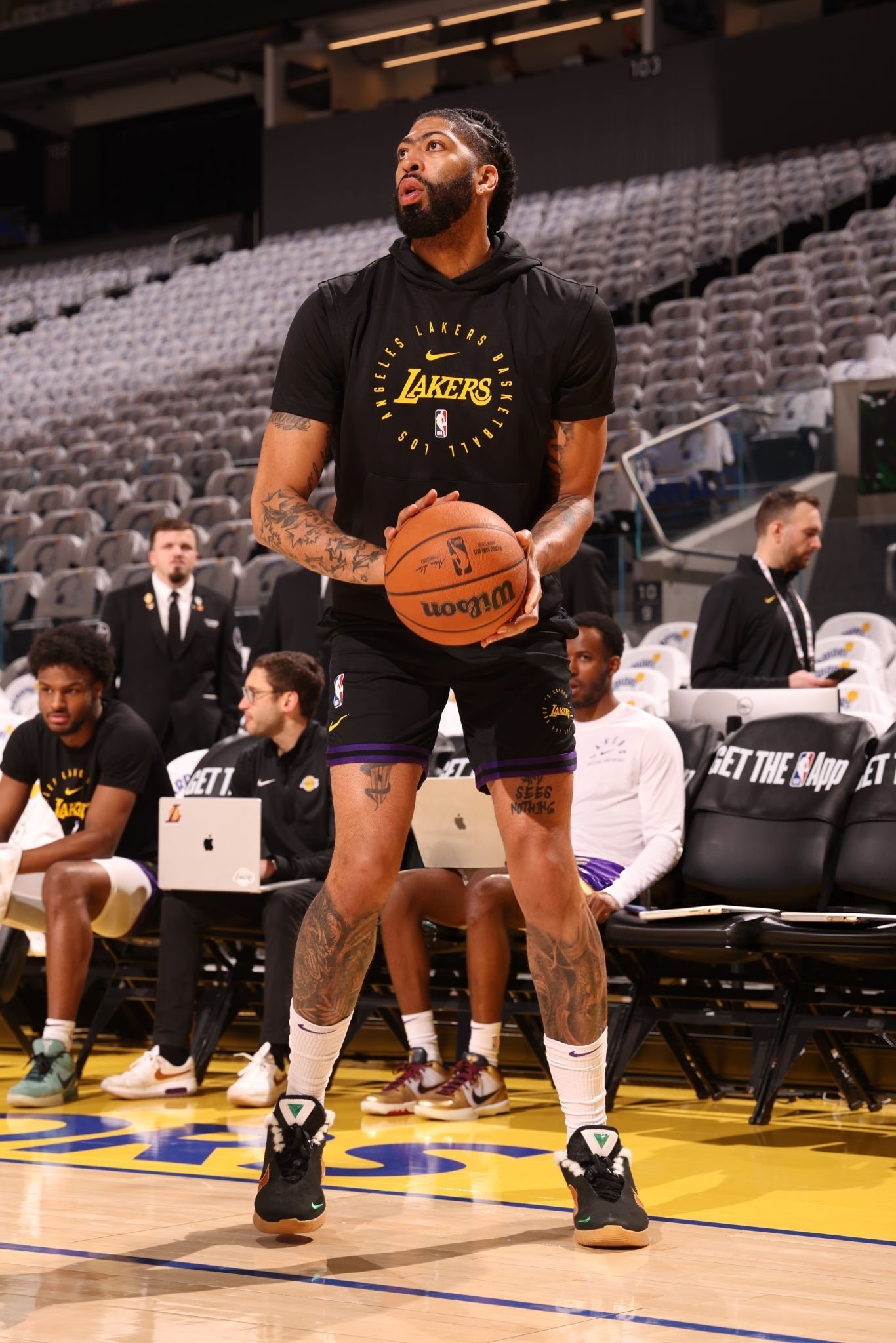 SNEAKERS ON COURT  Anthony Davis🧑🎄📷: 