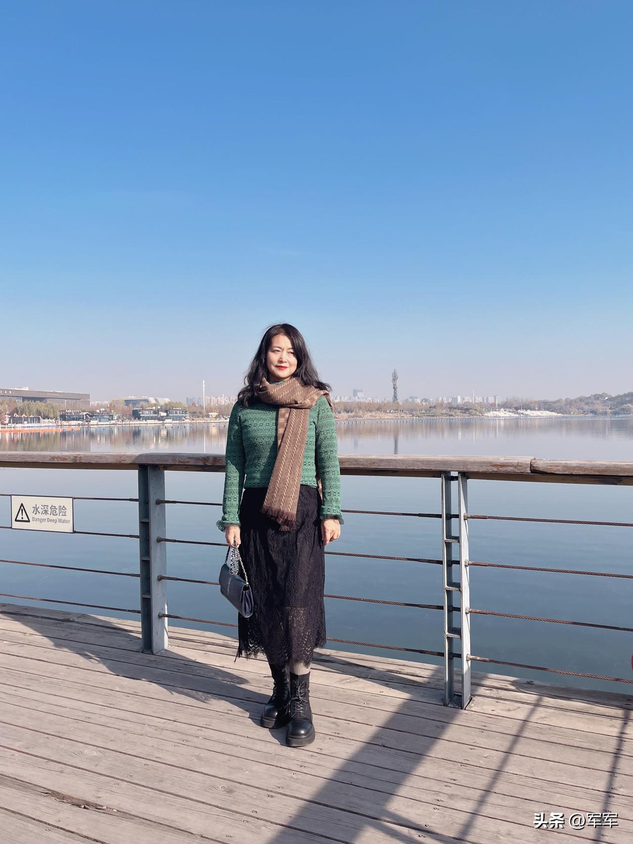 我54岁了，老徐娘一个。

说真的，我现在都不想照镜子了。
人老珠黄自己都不想看