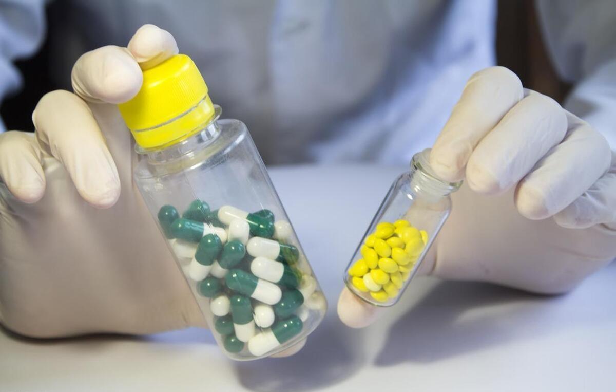 左西替利嗪与地氯雷他定是否可以联用，有比较大的争议
反对方认为，两者都是抗过敏药