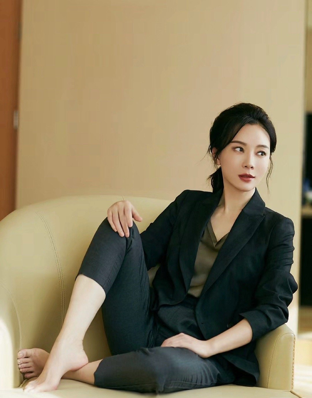 很多女生一直都在拼命证明两件事一件是自己很美另一件是有人爱自己殊不知跳出“让异性
