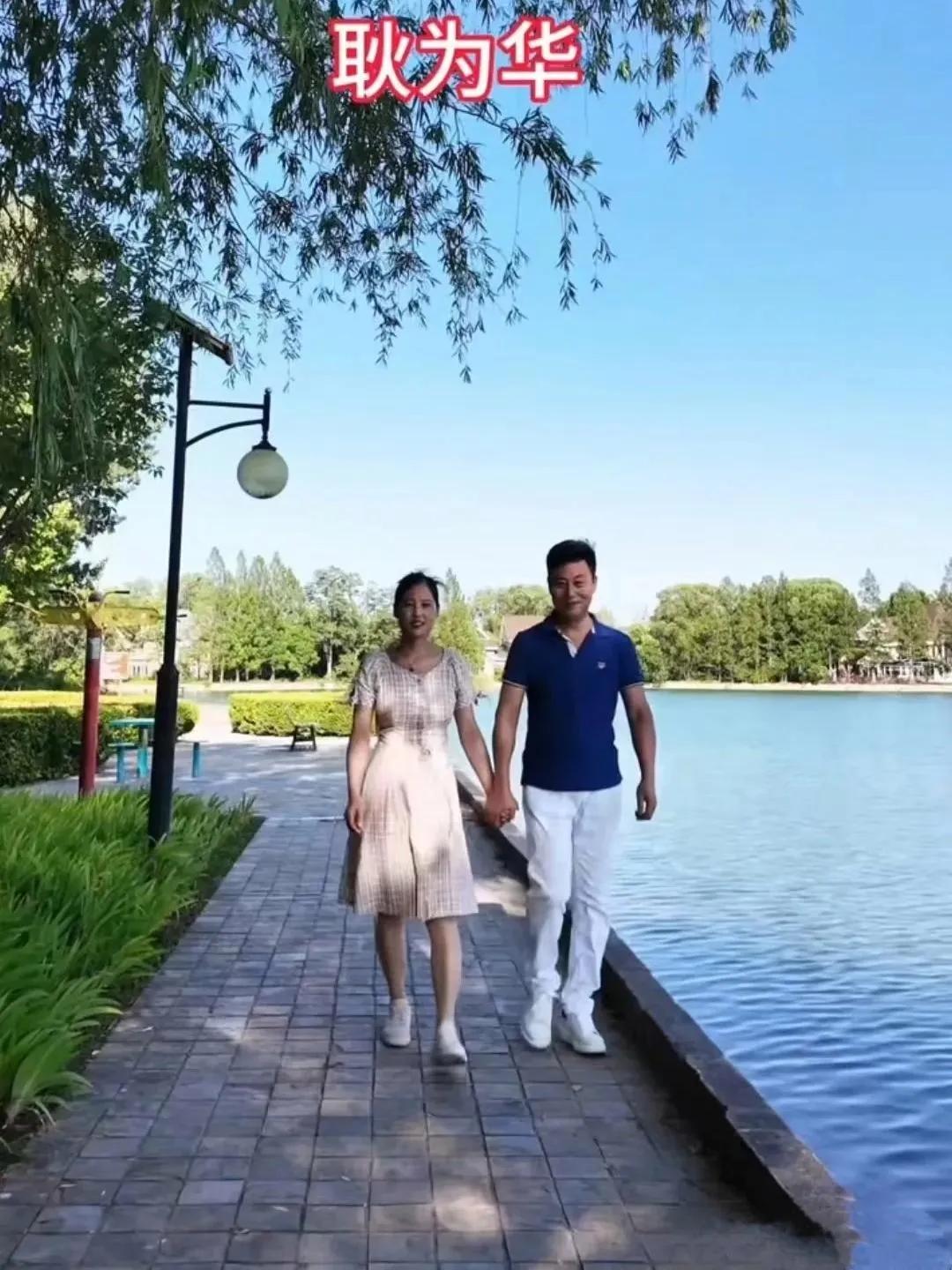耿为华：婚姻翻车后，我娶了位“宝藏老师”！

耿为华，当年那首《绿色军衣》火遍大