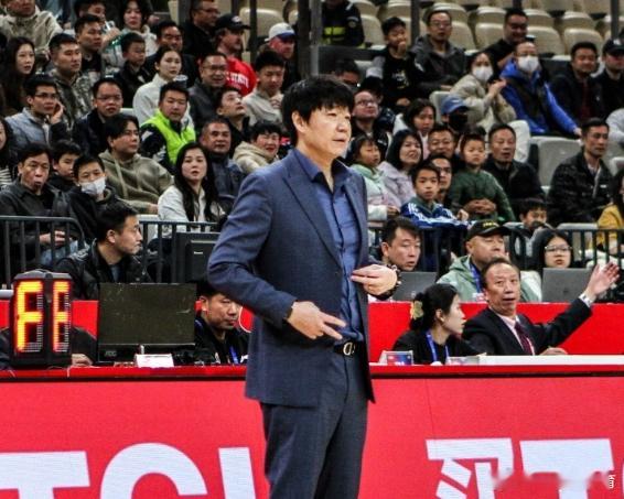 🏀 CBA战报  激战夜！吉林男篮憾负新疆男篮，季后赛门票争夺进入白热化🔥1