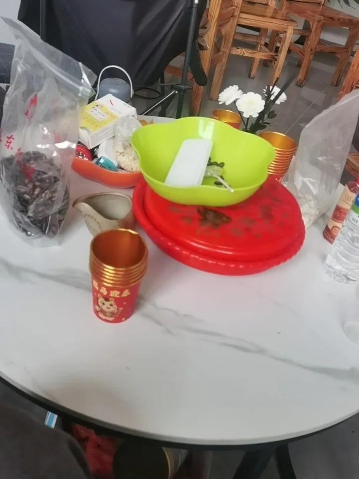 在亲戚家做客，早晨来一碗面，吃饭前来一把瓜子，美味[爱慕]