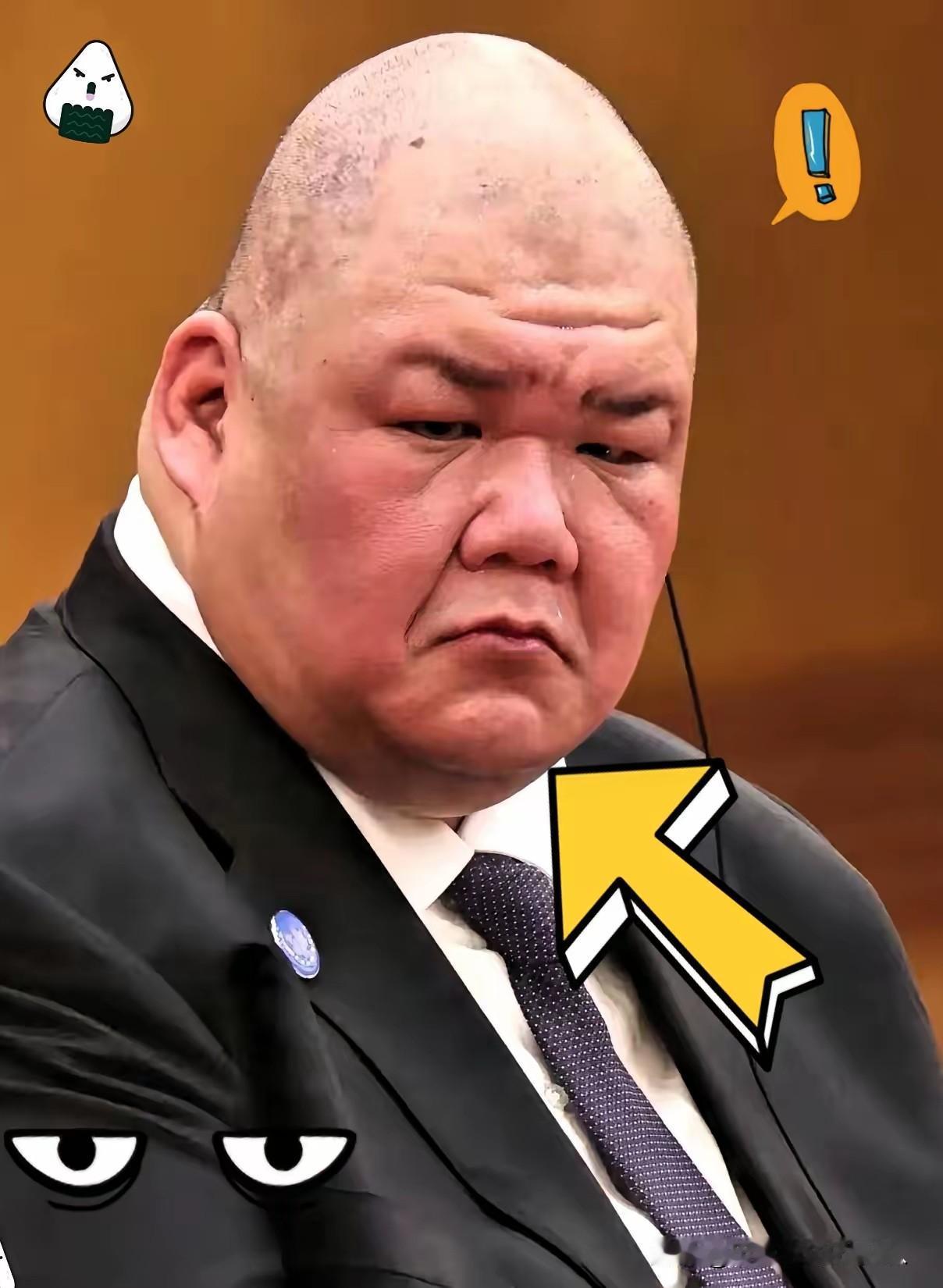 这个不是光头强，也不是弥陀佛，是川普的得力助手，掌握总统通讯联络，组织给川普草拟