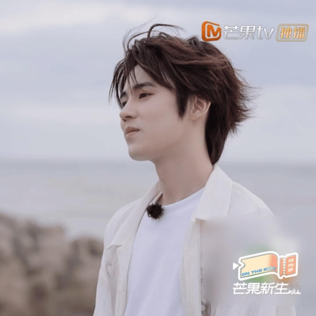 姚景元 踏出演员身份的第一步  是演员姚景元！在芒果新生班里面看到他的诸多突破和