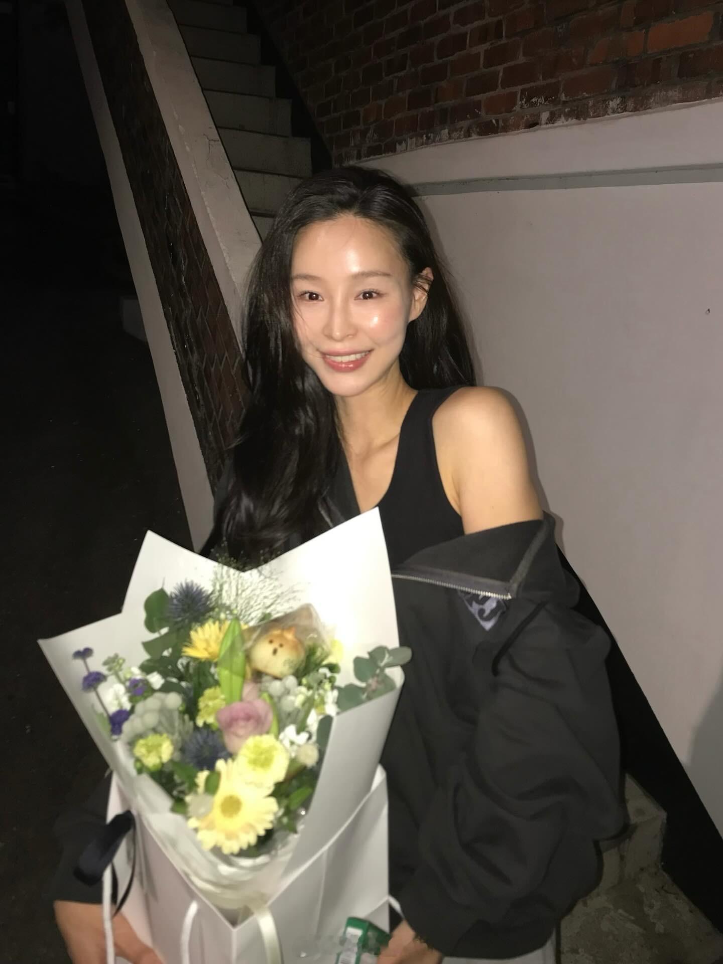 换乘恋爱郑惠仁小姐姐近期约会plog她快结婚了 男友是年下 比她小5岁 是一位模