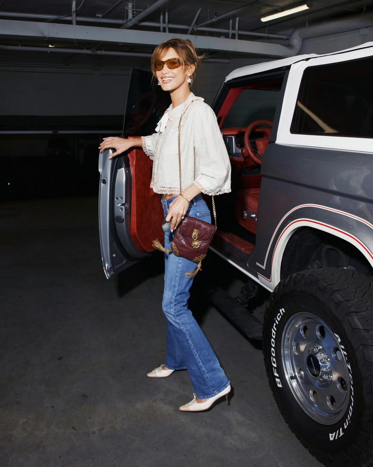 Bella Hadid 在LA 外出准备Orebella活动的街拍，真是超美的一