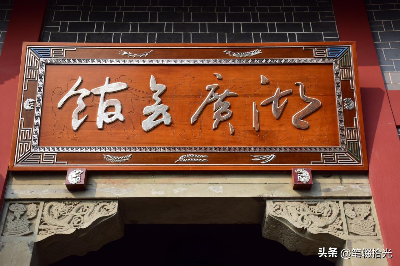别拿旧行政概念博流量：重庆与川西坝子的人口底色之别
 
网络上经常有博主反复炒作