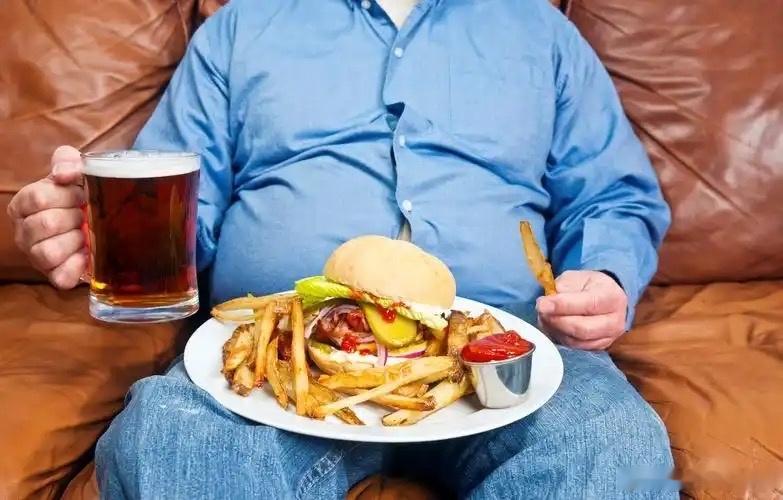 世界饮食美国化只有中国没变米饭，炒菜，火锅……那么多可以选择的，如果真是它国化的