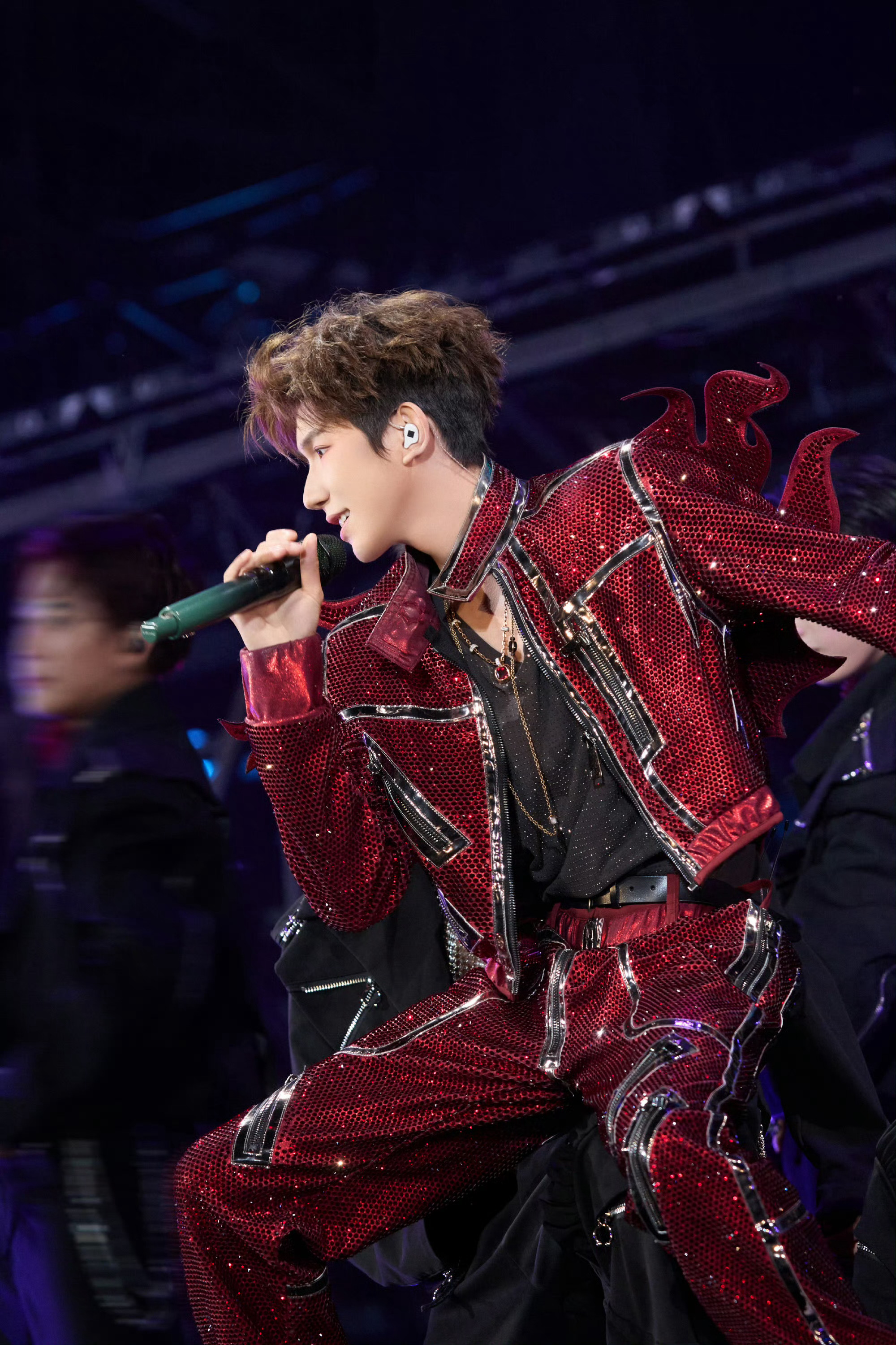 王源希望你的25岁和烟花一样盛大🎆 小源永远永远有爱意包围[抱抱][抱抱] ​