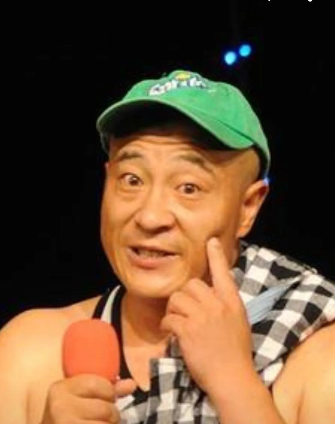 “赵四”他否认离开本山传媒 在电视剧《鹊刀门传奇》播出后，有网友发现刘小光未参演