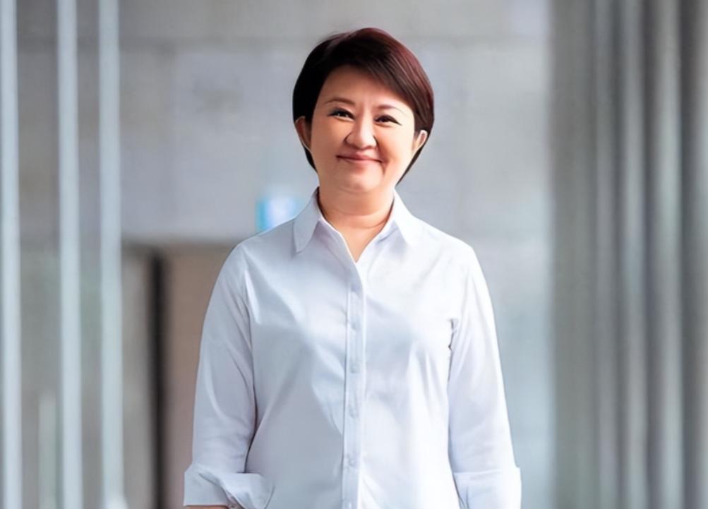 卢秀燕果真没让人失望！6月15日，卢秀燕在抵达桃园机场后，面对媒体时表示，这次为