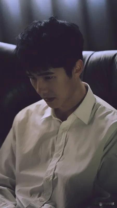 我超爱刘昊然的作品！首推《唐人街探案》系列。他在其中饰演的秦风，聪明又带点呆萌，