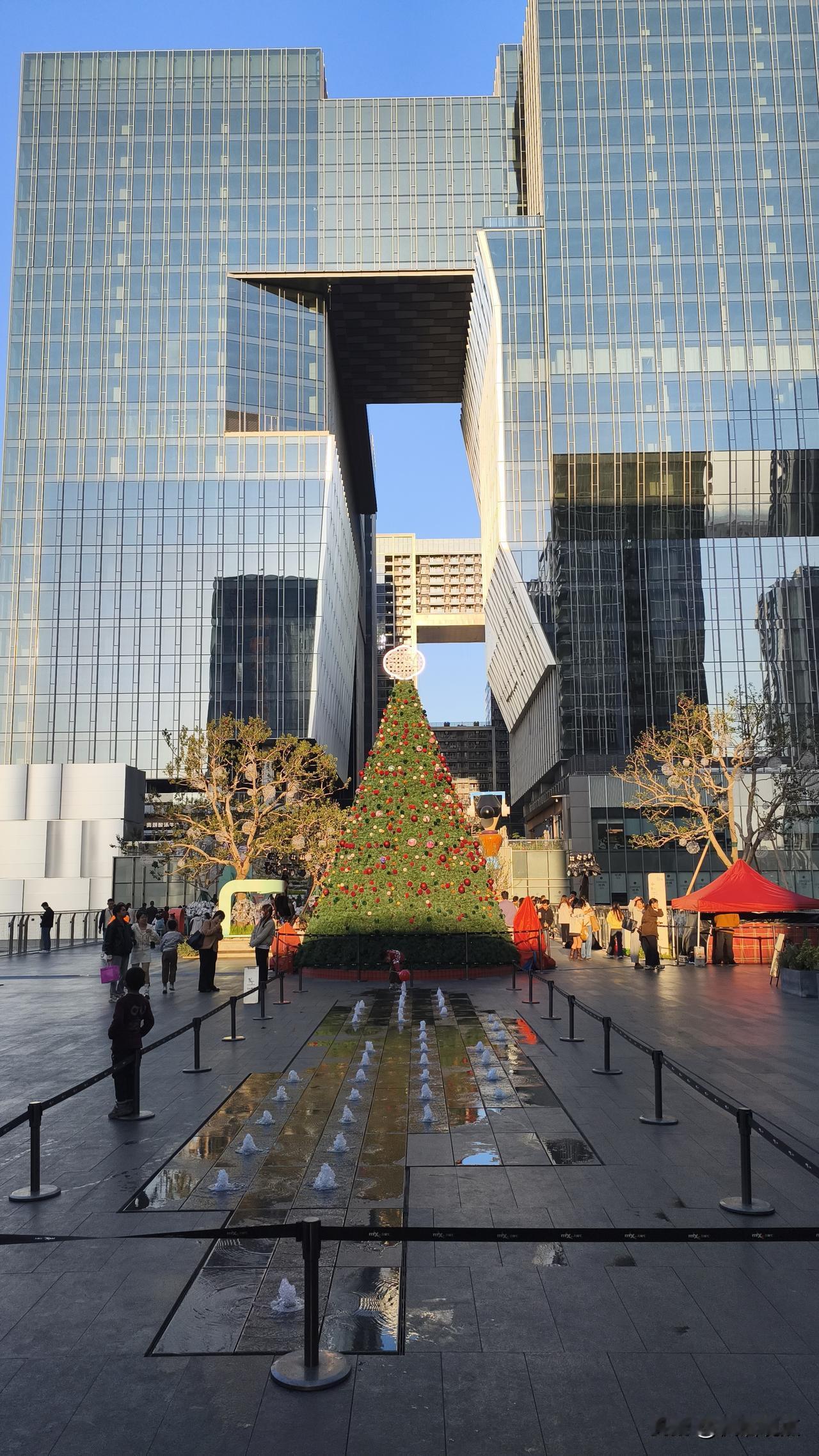 2026年了
最愚蠢的行为，就是买房子！
 
钱攥在自己手里
才有底气对抗未来的