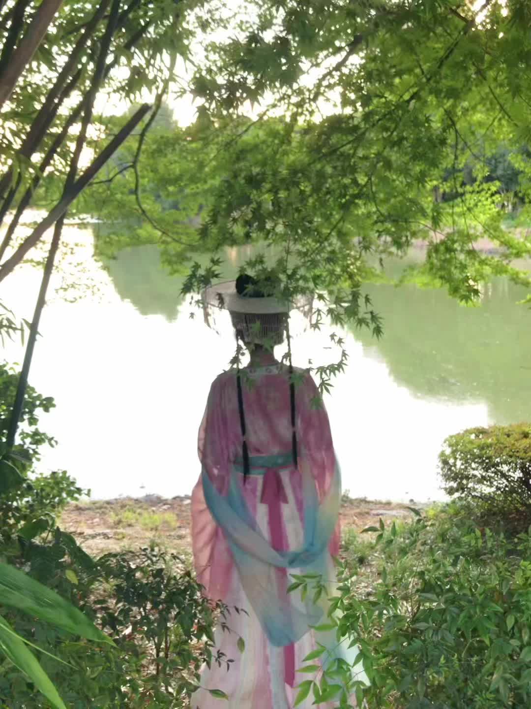 “千年万岁，椒花颂声…”