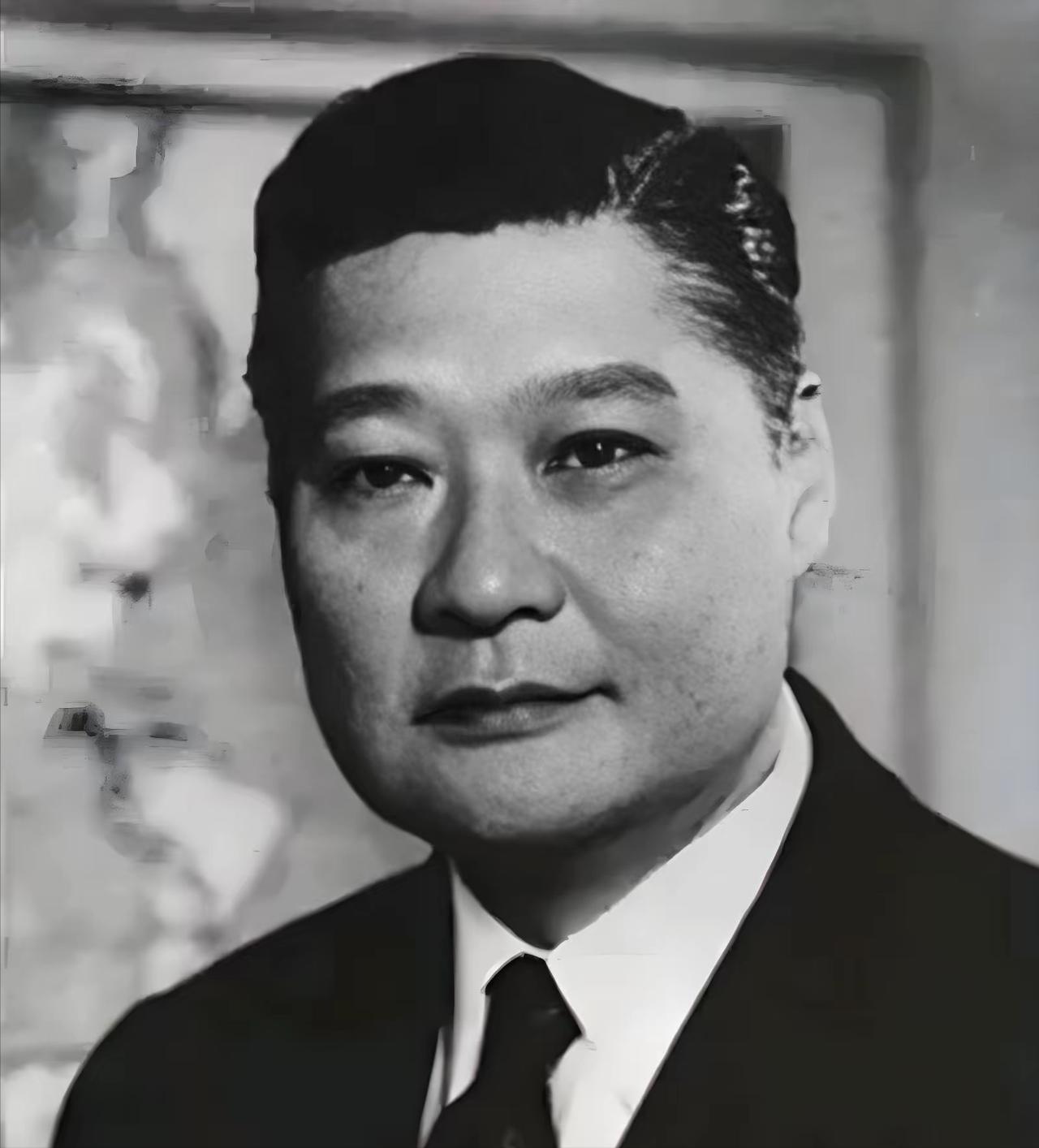 他与堂妹两人的地下关系被妻子袁永熹发现后，婚姻破裂。袁永熹带着孩子去了美国，晚年