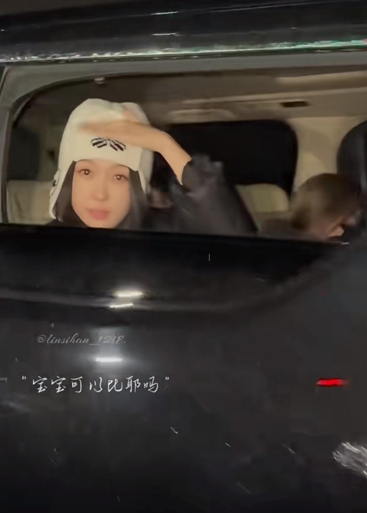 怎么看上去和易梦玲越来越像了 