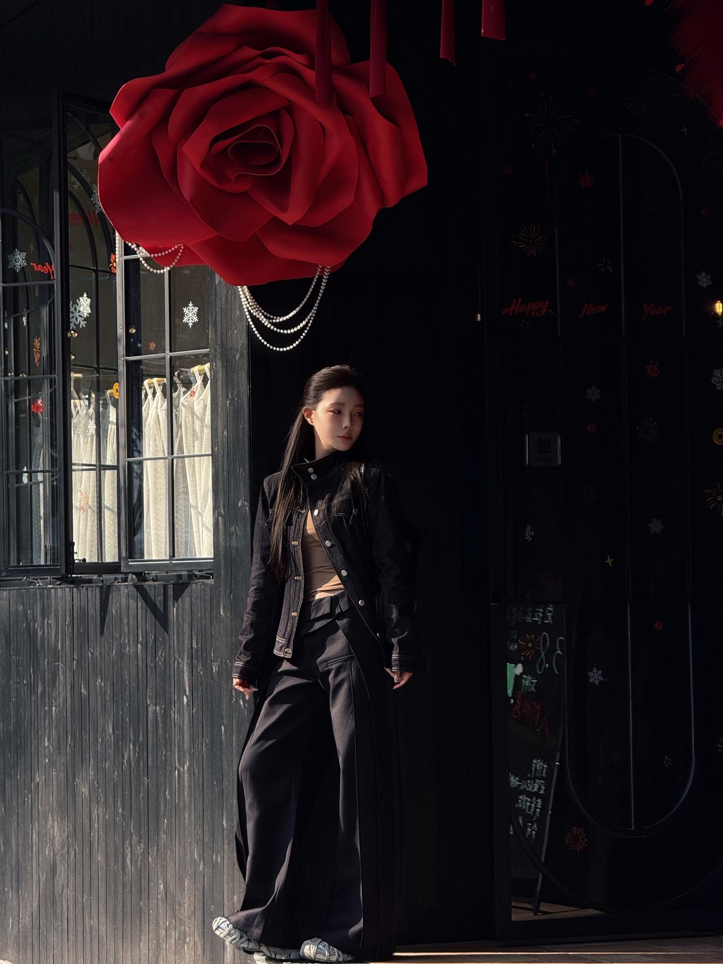 女神节今年的广告语是： 爱自己，才是终身浪漫的开始，只要皱纹不长心里...