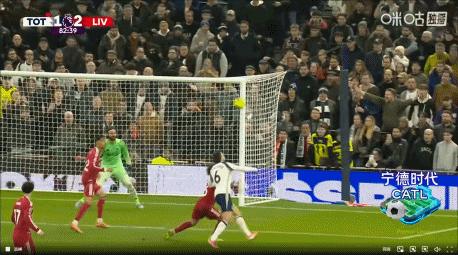 乱战中扳回一个！理查破门，热刺1-2利物浦 本场第一个角球机会，对方始终无法将球