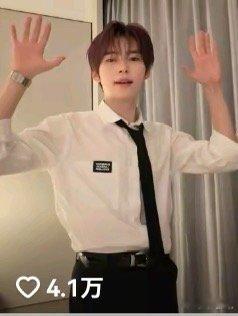 同样的单人抖怎么章昊的赞比成韩彬的高了十倍 那是不是该让章昊去争六舞一 