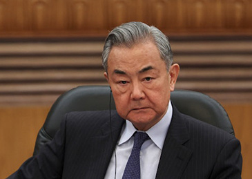 【王毅：只有正视历史，才能防止再误入歧途】2025年8月15日，中共中央政治局委