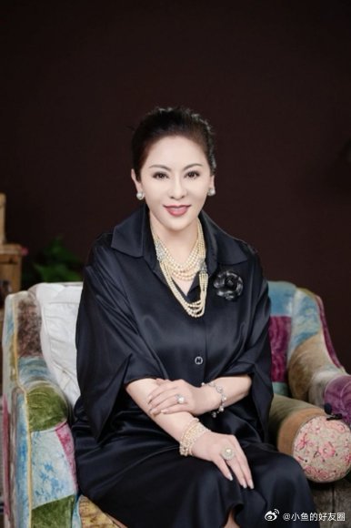 向太说梁朝伟是假社恐向太直言年轻人没资格社恐梁朝伟听到向太说自己装社恐，默默把墨