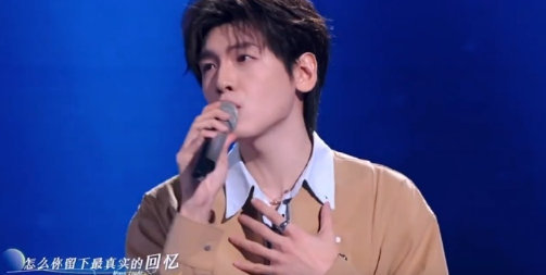 翟潇闻录制你好星期六路透翟潇闻好六黑西装路透 翟潇闻《你好星期六》路透，黑西装造