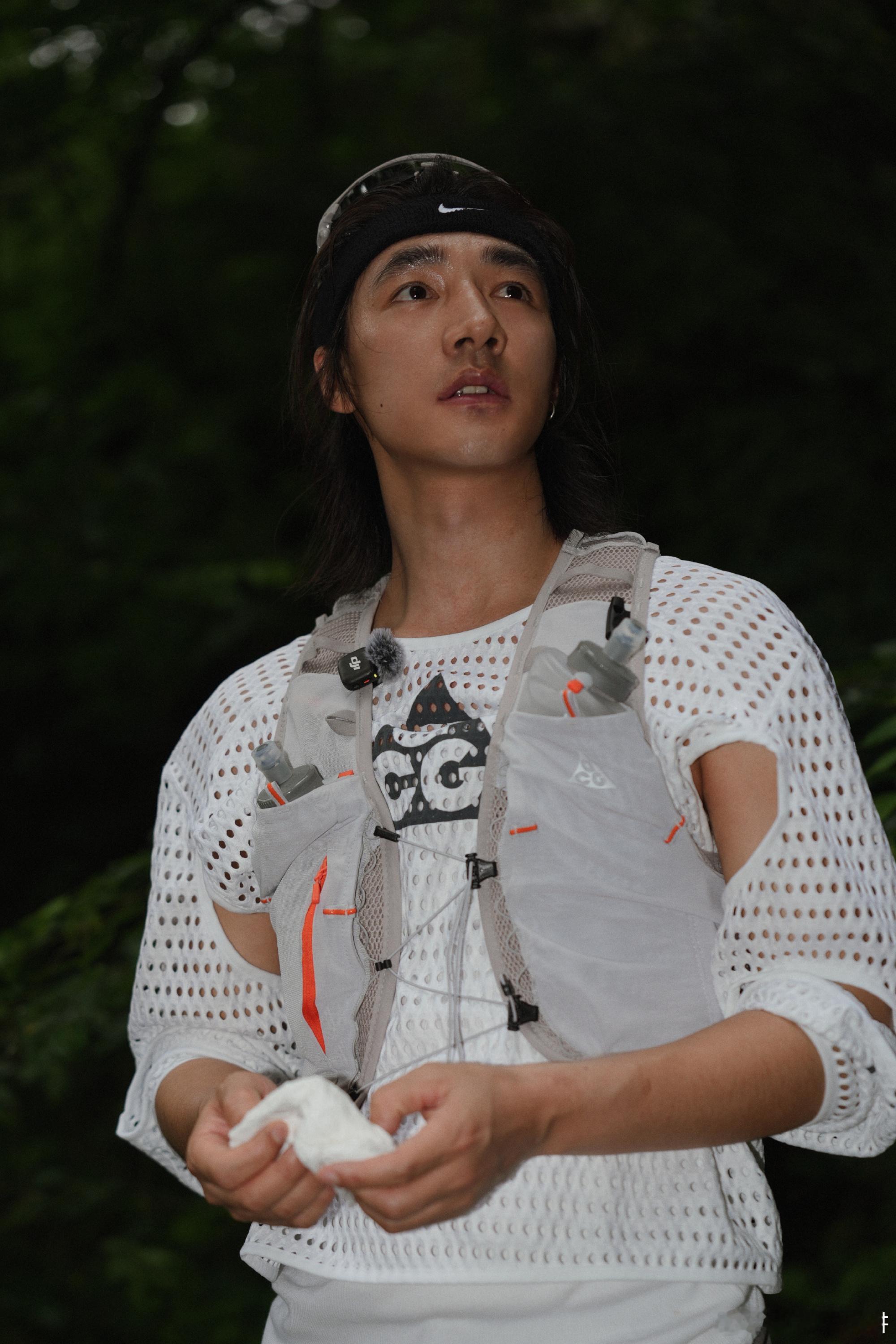 此沙前脚走后脚店里排长队此沙带货能力明星到访效应落地，此沙离场没多久店铺客流暴涨