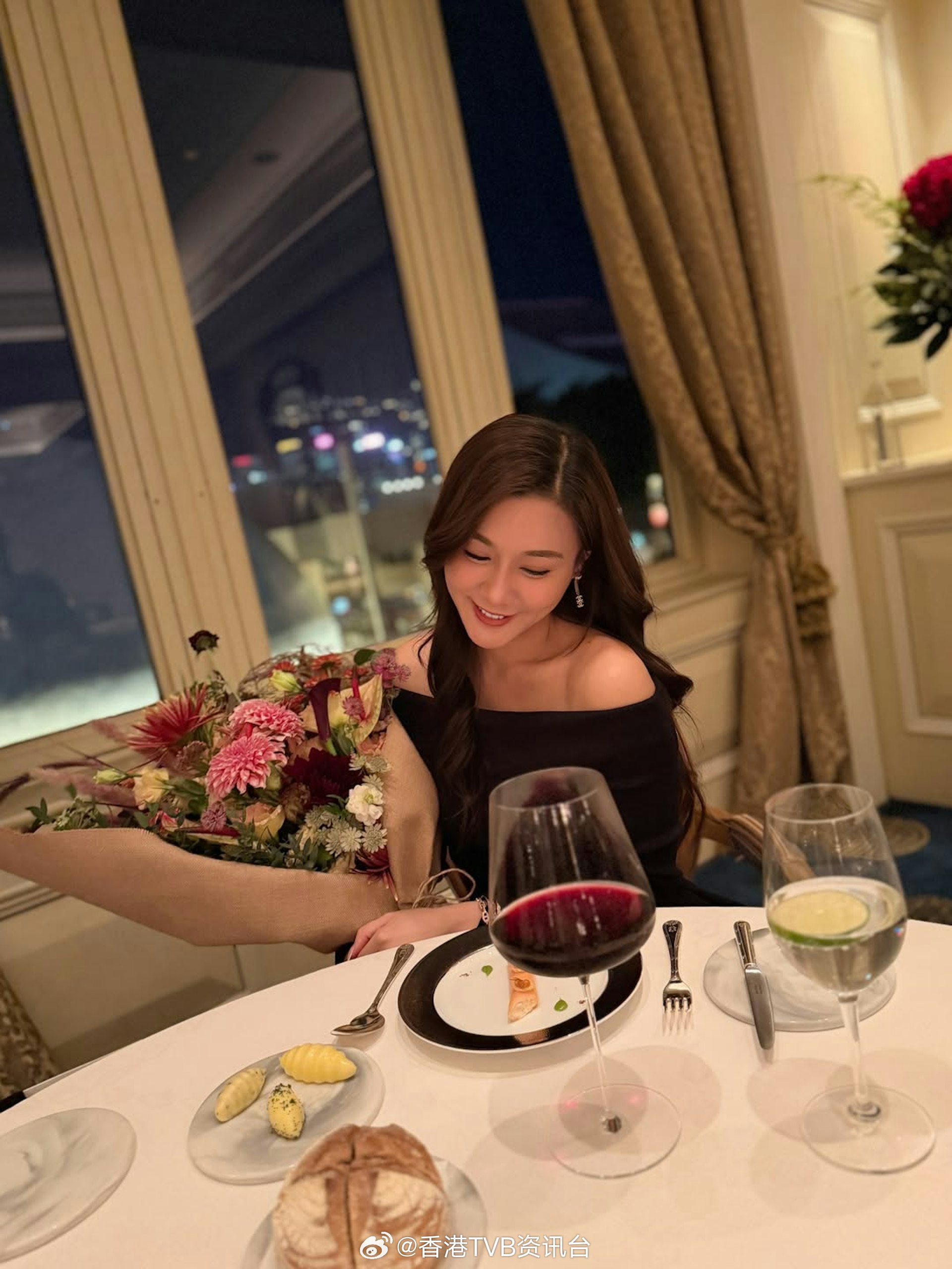 陈诗欣与老公庆祝拍拖8周年放闪 回家大吵：少惹我一阵行不行前TVB小花陈诗欣（E