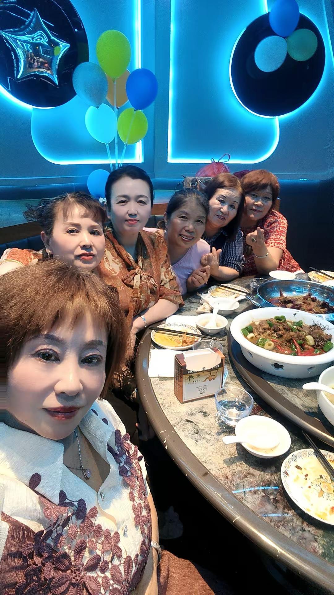 。聚会时尚新风尚 ！
