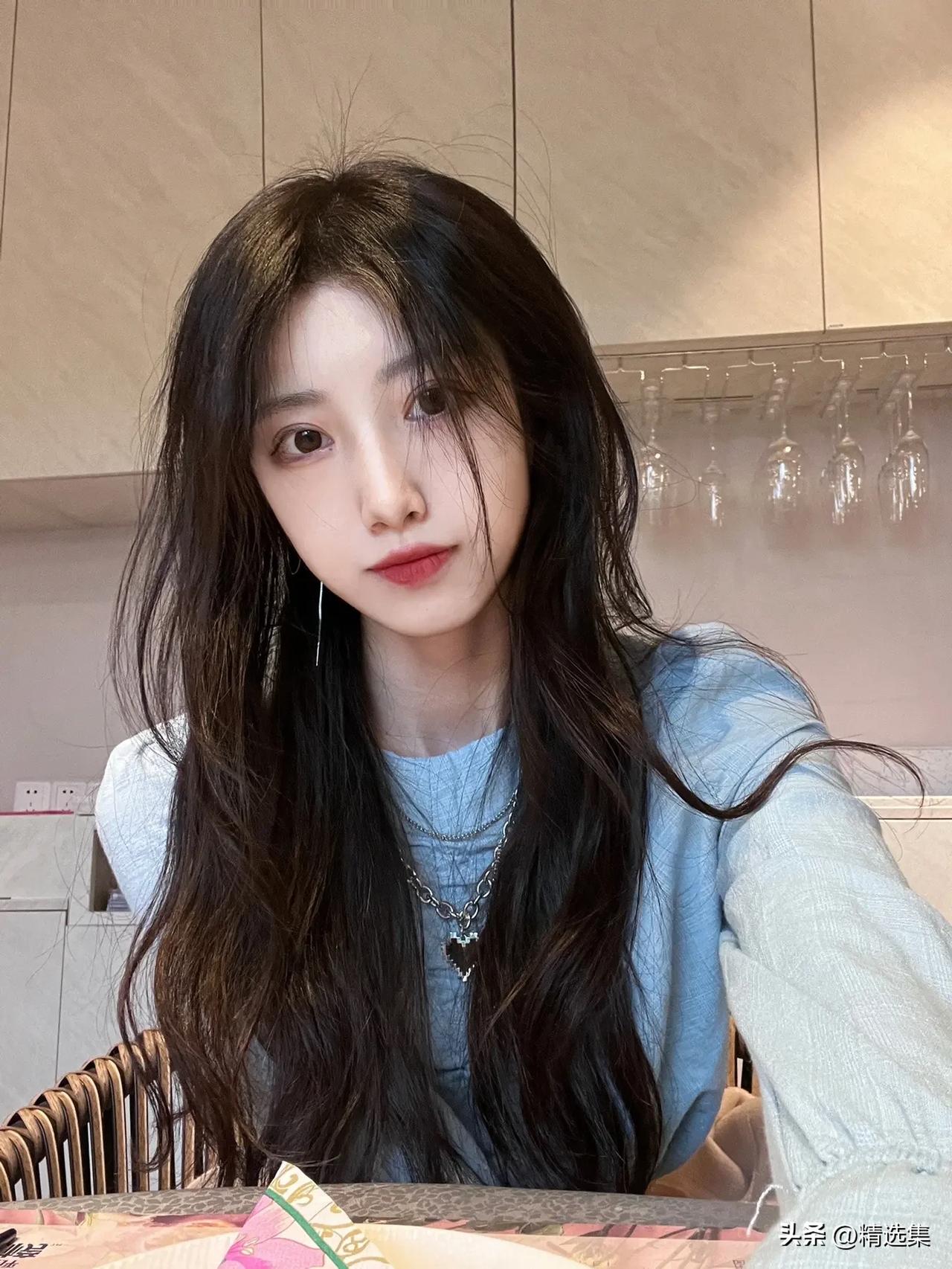 元气少女，清新自拍，元气满满的一天！🌞💕