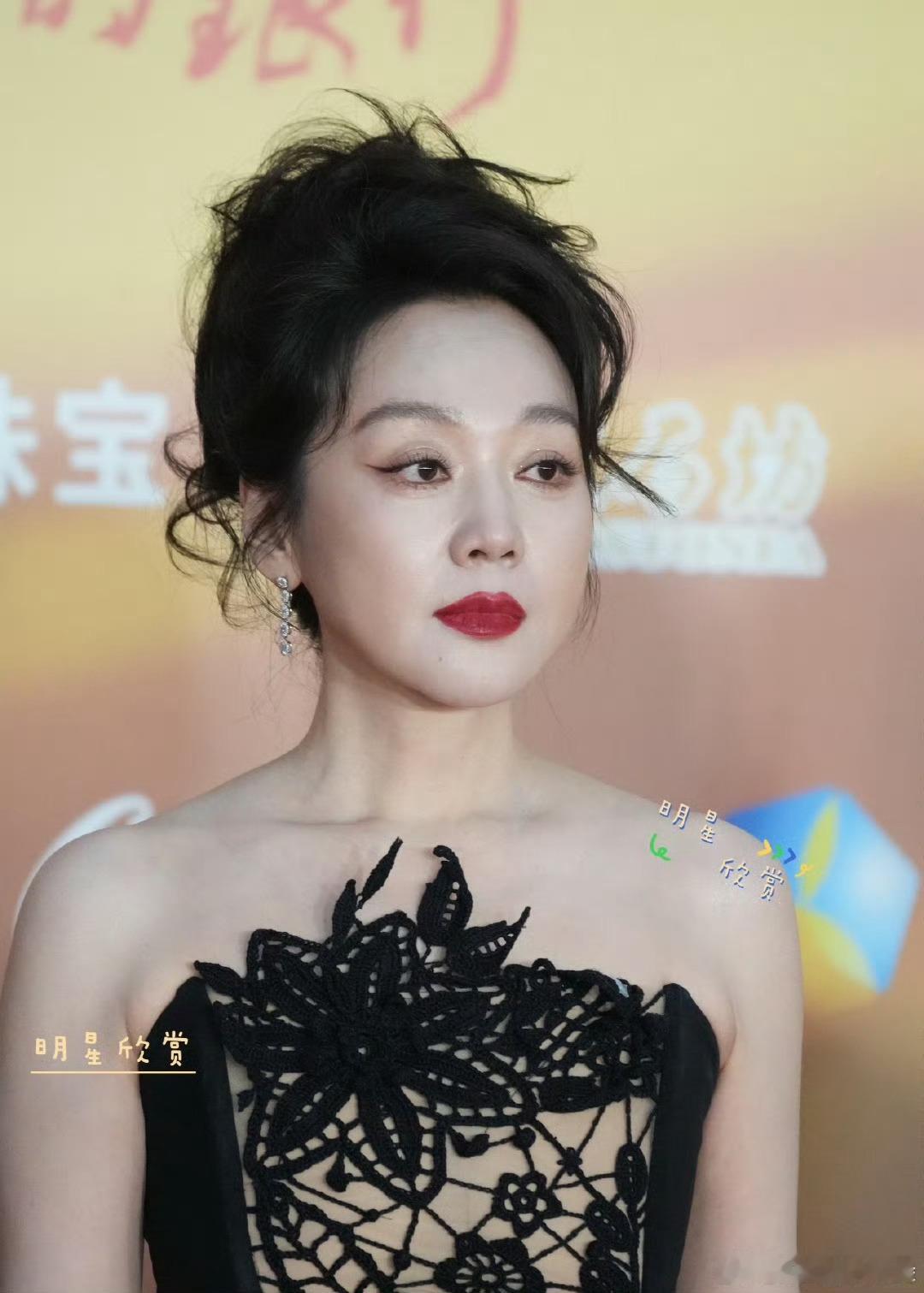 眼妆的问题整体和下半脸明明挺好看的又亮眼 ​​​